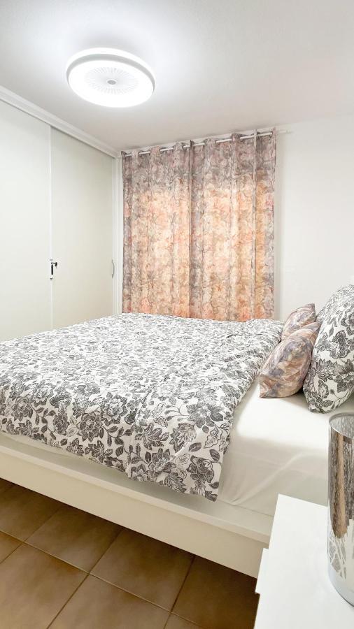 Korallia Guesthouse Castle Harbour Los Cristianos  Esterno foto